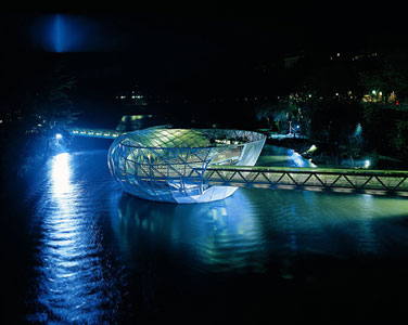 Mur Island at night, designed by Vito Acconci/Acconci Studio, 2003. Graz, Austria. Photo: Wolfgang Thaler and Rainer Fehringer, &copy; Art&Idea.