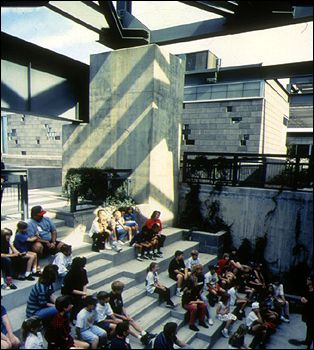 Solid Waste Management Facility, Amphitheatre, Michael Singer and Linnea Glatt, 1989 - 1993, Phoenix, Arizona. Photo: David Stansbury