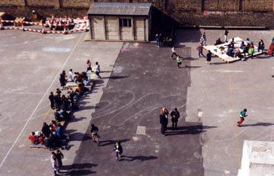 Experimental Playground Week, led by artist Hattie Coppard, 2000.  Daubeney Primary School, London E5.  Photo: Hattie Coppard.